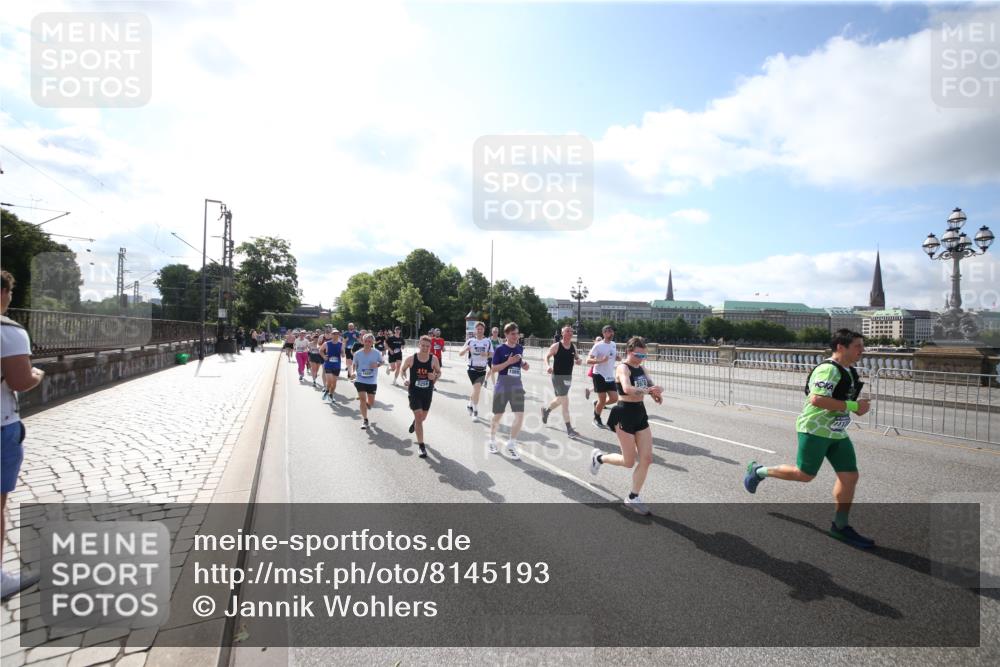 29.06.2025 - hella hamburg halbmarathon Jannik Wohlers http://msf.ph/oto/8145193 29.06.2025 09:56:02 Lombardsbrücke 1452, 1499, 1592, 1628, 1877, 2082, 2771, 2953, 2996, 3256, 3296, 4065, 4077, 4711, 4833, 5482, 5600, 5607, 5978, 6168, 6511, 6512, 7383, 7583, 7943, 8514, 8968, 8996, 9246, 9537, 9695, 9752, 9793, 9820, 9994, 10891, 11018, 11124, 11231, 11455, 11459, 11961, 12490, 12545, 12870, 13007, 13211, 13463, 13688, 13948, 14198, 14286, 15090, 15427, 15868, 16369, 16375, 16477, 16891, 16986 meine-sportfotos.de