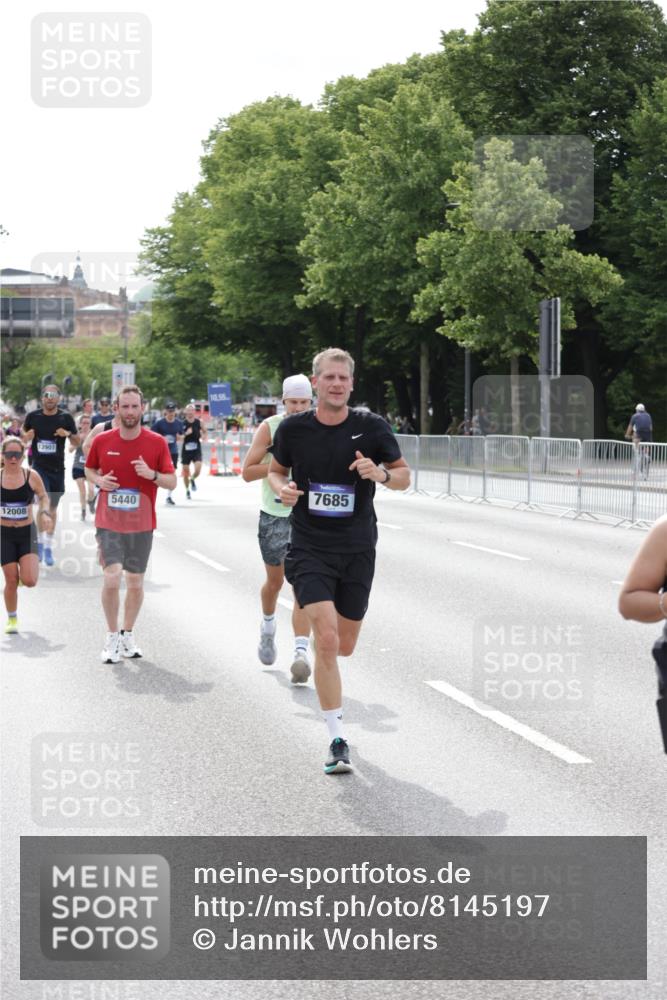 29.06.2025 - hella hamburg halbmarathon Jannik Wohlers http://msf.ph/oto/8145197 29.06.2025 10:10:02 Lombardsbrücke 1573, 5182, 5440, 7042, 7685, 9681, 9816, 11180, 12008, 13797, 13901, 14679, 14822, 15409, 16166, 16344, 16639, 16872, 17730, 19023 meine-sportfotos.de