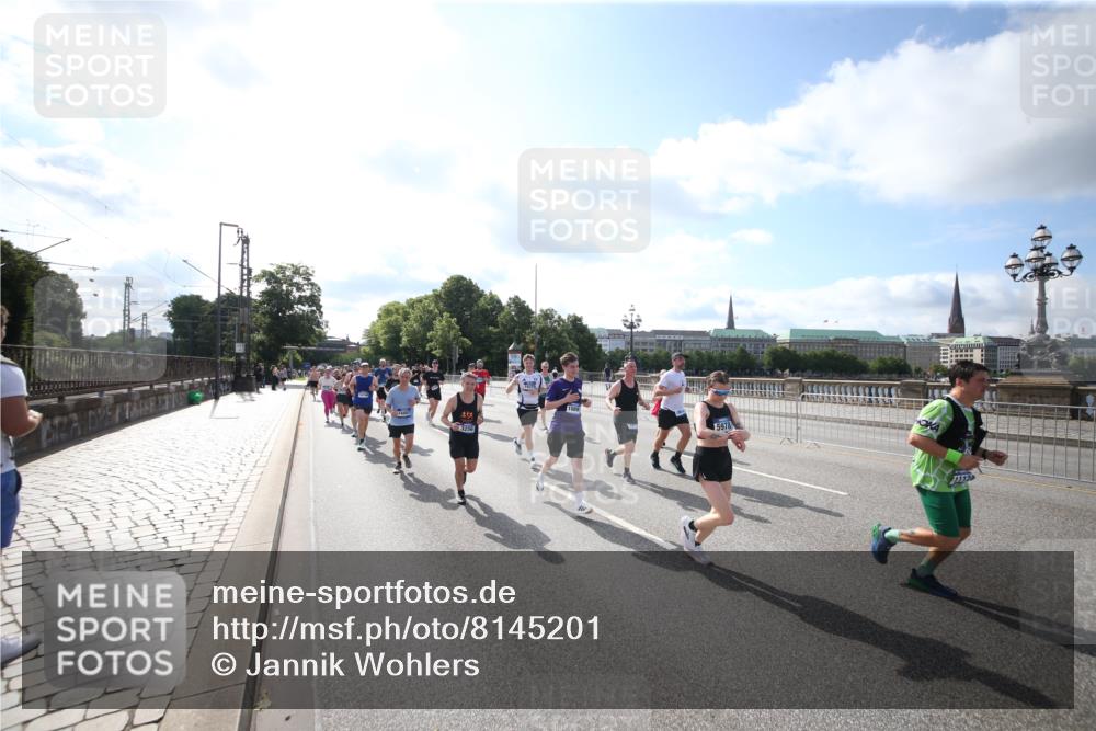 29.06.2025 - hella hamburg halbmarathon Jannik Wohlers http://msf.ph/oto/8145201 29.06.2025 09:56:03 Lombardsbrücke 1452, 1499, 1592, 1628, 1877, 2058, 2082, 2771, 2953, 2996, 3256, 3296, 4065, 4077, 4711, 4833, 5482, 5600, 5607, 5978, 6168, 6286, 6511, 6512, 7383, 7583, 7943, 8361, 8514, 8968, 8996, 9246, 9537, 9695, 9752, 9793, 9820, 9994, 10891, 11018, 11124, 11231, 11455, 11459, 11961, 12490, 12545, 12870, 13007, 13211, 13463, 13688, 13948, 14198, 14286, 15090, 15427, 16369, 16375, 16477, 16891, 16986 meine-sportfotos.de