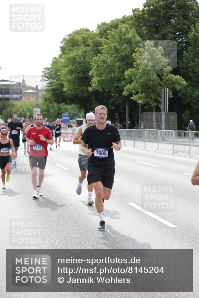 29.06.2025 - hella hamburg halbmarathon Jannik Wohlers http://msf.ph/oto/8145204 29.06.2025 10:10:02 Lombardsbrücke 1573, 5182, 5440, 7042, 7685, 9681, 9816, 11180, 12008, 13797, 13901, 14679, 14822, 15409, 16166, 16344, 16639, 16872, 17730, 19023 meine-sportfotos.de