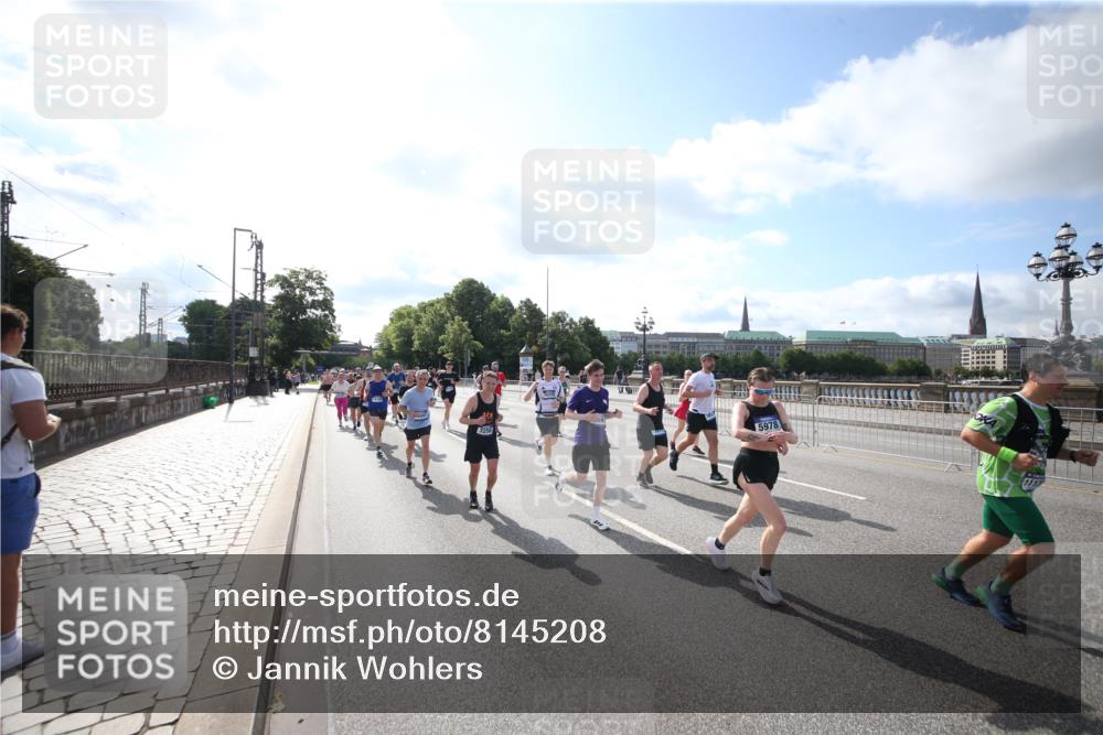 29.06.2025 - hella hamburg halbmarathon Jannik Wohlers http://msf.ph/oto/8145208 29.06.2025 09:56:03 Lombardsbrücke 1452, 1499, 1592, 1628, 1877, 2058, 2082, 2771, 2953, 2996, 3256, 3296, 4065, 4077, 4711, 4833, 5482, 5600, 5607, 5978, 6168, 6286, 6511, 6512, 7383, 7583, 7943, 8361, 8514, 8968, 8996, 9246, 9537, 9695, 9752, 9793, 9820, 9994, 10891, 11018, 11124, 11231, 11455, 11459, 11961, 12490, 12545, 12870, 13007, 13211, 13463, 13688, 13948, 14198, 14286, 15090, 15427, 16369, 16375, 16477, 16891, 16986 meine-sportfotos.de