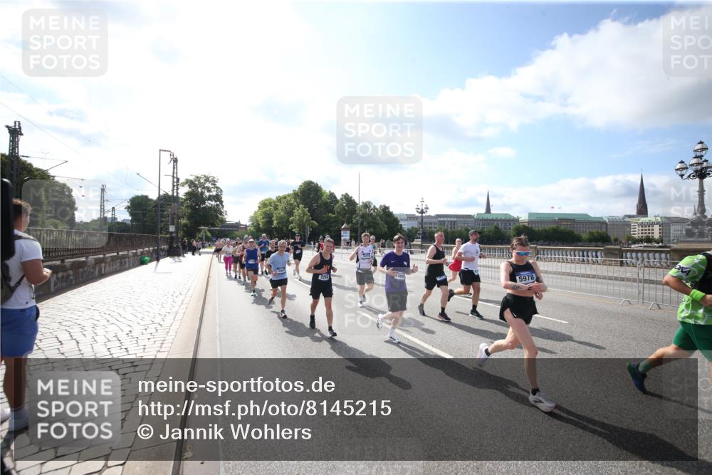 29.06.2025 - hella hamburg halbmarathon Jannik Wohlers http://msf.ph/oto/8145215 29.06.2025 09:56:03 Lombardsbrücke 1452, 1499, 1592, 1628, 1877, 2058, 2082, 2771, 2953, 2996, 3256, 3296, 4065, 4077, 4711, 4833, 5482, 5600, 5607, 5978, 6168, 6286, 6511, 6512, 7383, 7583, 7943, 8361, 8514, 8968, 8996, 9246, 9537, 9695, 9752, 9793, 9820, 9994, 10891, 11018, 11124, 11231, 11455, 11459, 11961, 12490, 12545, 12870, 13007, 13211, 13463, 13688, 13948, 14198, 14286, 15090, 15427, 16369, 16375, 16477, 16891, 16986 meine-sportfotos.de