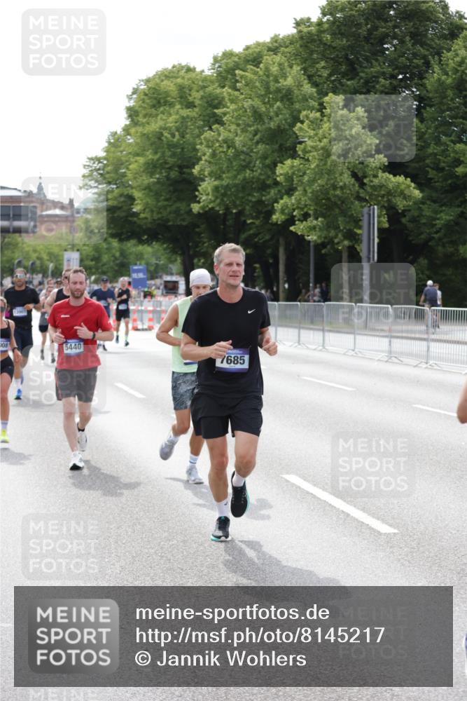 29.06.2025 - hella hamburg halbmarathon Jannik Wohlers http://msf.ph/oto/8145217 29.06.2025 10:10:02 Lombardsbrücke 1573, 5182, 5440, 7042, 7685, 9681, 9816, 11180, 12008, 13797, 13901, 14679, 14822, 15409, 16166, 16344, 16639, 16872, 17730, 19023 meine-sportfotos.de