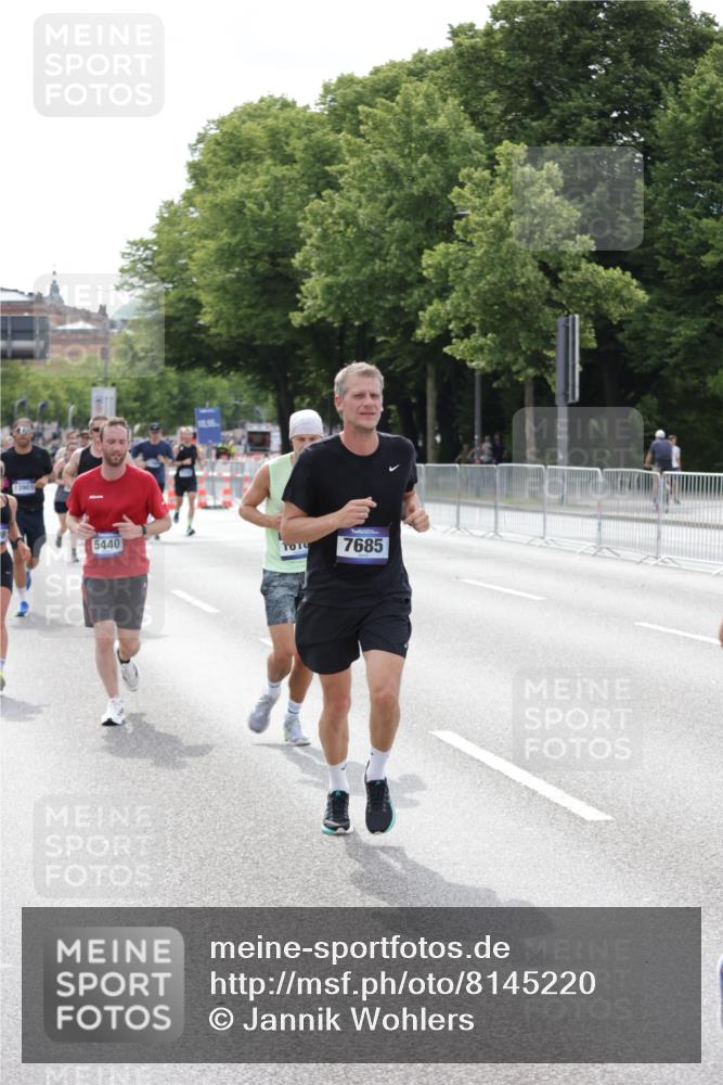 29.06.2025 - hella hamburg halbmarathon Jannik Wohlers http://msf.ph/oto/8145220 29.06.2025 10:10:02 Lombardsbrücke 1573, 5182, 5440, 7042, 7685, 9681, 9816, 11180, 12008, 13797, 13901, 14679, 14822, 15409, 16166, 16344, 16639, 16872, 17730, 19023 meine-sportfotos.de