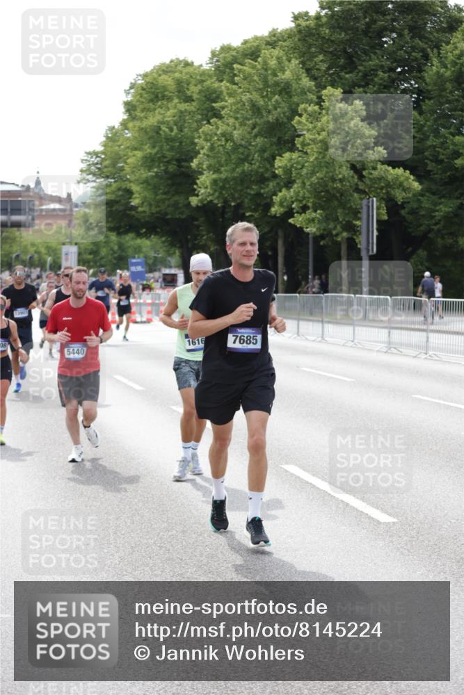 29.06.2025 - hella hamburg halbmarathon Jannik Wohlers http://msf.ph/oto/8145224 29.06.2025 10:10:02 Lombardsbrücke 1573, 5182, 5440, 7042, 7685, 9681, 9816, 11180, 12008, 13797, 13901, 14679, 14822, 15409, 16166, 16344, 16639, 16872, 17730, 19023 meine-sportfotos.de