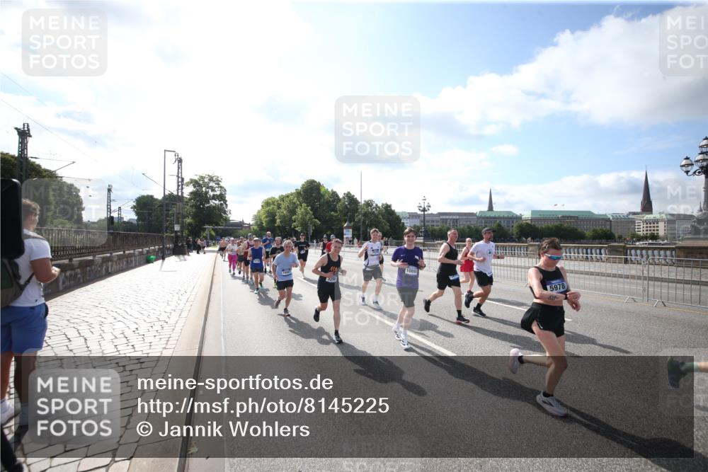 29.06.2025 - hella hamburg halbmarathon Jannik Wohlers http://msf.ph/oto/8145225 29.06.2025 09:56:03 Lombardsbrücke 1452, 1499, 1592, 1628, 1877, 2058, 2082, 2771, 2953, 2996, 3256, 3296, 4065, 4077, 4711, 4833, 5482, 5600, 5607, 5978, 6168, 6286, 6511, 6512, 7383, 7583, 7943, 8361, 8514, 8968, 8996, 9246, 9537, 9695, 9752, 9793, 9820, 9994, 10891, 11018, 11124, 11231, 11455, 11459, 11961, 12490, 12545, 12870, 13007, 13211, 13463, 13688, 13948, 14198, 14286, 15090, 15427, 16369, 16375, 16477, 16891, 16986 meine-sportfotos.de