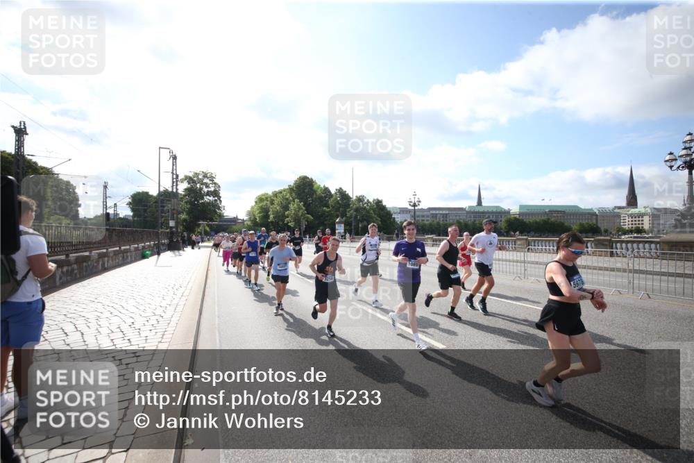 29.06.2025 - hella hamburg halbmarathon Jannik Wohlers http://msf.ph/oto/8145233 29.06.2025 09:56:03 Lombardsbrücke 1452, 1499, 1592, 1628, 1877, 2058, 2082, 2771, 2953, 2996, 3256, 3296, 4065, 4077, 4711, 4833, 5482, 5600, 5607, 5978, 6168, 6286, 6511, 6512, 7383, 7583, 7943, 8361, 8514, 8968, 8996, 9246, 9537, 9695, 9752, 9793, 9820, 9994, 10891, 11018, 11124, 11231, 11455, 11459, 11961, 12490, 12545, 12870, 13007, 13211, 13463, 13688, 13948, 14198, 14286, 15090, 15427, 16369, 16375, 16477, 16891, 16986 meine-sportfotos.de