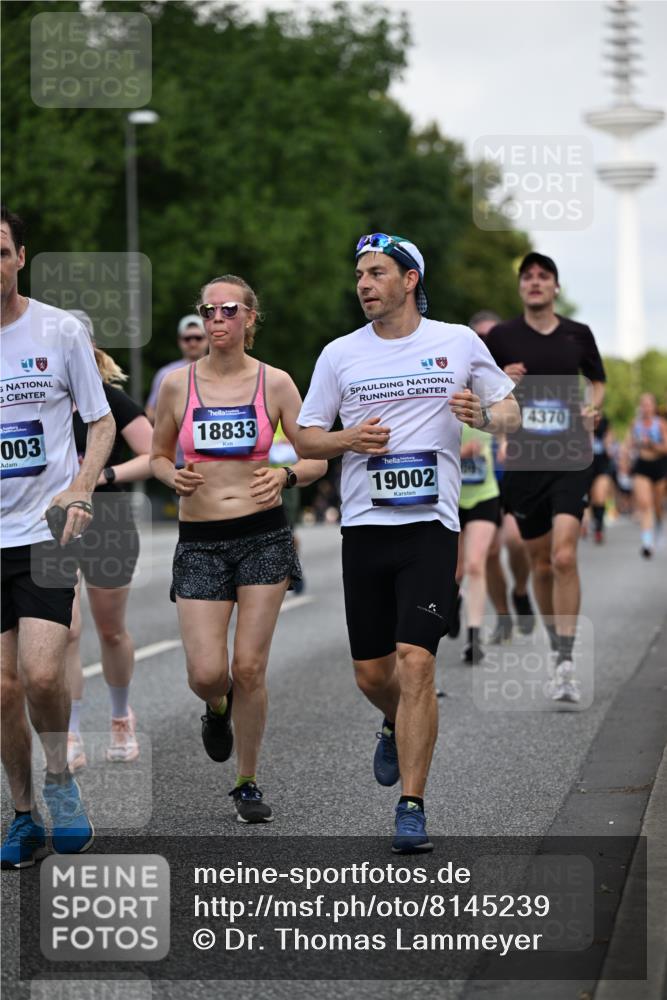 29.06.2025 - hella hamburg halbmarathon Dr. Thomas Lammeyer http://msf.ph/oto/8145239 29.06.2025 10:05:26 Kennedybrücke 1420, 1526, 1726, 2006, 2091, 2167, 2490, 2806, 2936, 3425, 3625, 3663, 3976, 4068, 4319, 4322, 4370, 5675, 6087, 6281, 6302, 6591, 6924, 7287, 7658, 7759, 7761, 8030, 8046, 8326, 8392, 8691, 8822, 9124, 9932, 10281, 10301, 10383, 10576, 10915, 11043 meine-sportfotos.de