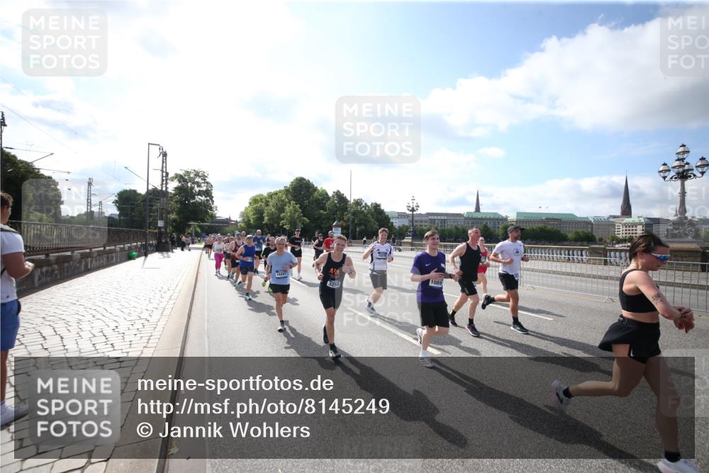 29.06.2025 - hella hamburg halbmarathon Jannik Wohlers http://msf.ph/oto/8145249 29.06.2025 09:56:03 Lombardsbrücke 1452, 1499, 1592, 1628, 1877, 2058, 2082, 2771, 2953, 2996, 3256, 3296, 4065, 4077, 4711, 4833, 5482, 5600, 5607, 5978, 6168, 6286, 6511, 6512, 7383, 7583, 7943, 8361, 8514, 8968, 8996, 9246, 9537, 9695, 9752, 9793, 9820, 9994, 10891, 11018, 11124, 11231, 11455, 11459, 11961, 12490, 12545, 12870, 13007, 13211, 13463, 13688, 13948, 14198, 14286, 15090, 15427, 16369, 16375, 16477, 16891, 16986 meine-sportfotos.de