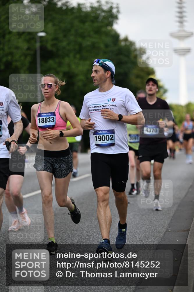 29.06.2025 - hella hamburg halbmarathon Dr. Thomas Lammeyer http://msf.ph/oto/8145252 29.06.2025 10:05:26 Kennedybrücke 1420, 1526, 1726, 2006, 2091, 2167, 2490, 2806, 2936, 3425, 3625, 3663, 3976, 4068, 4319, 4322, 4370, 5675, 6087, 6281, 6302, 6591, 6924, 7287, 7658, 7759, 7761, 8030, 8046, 8326, 8392, 8691, 8822, 9124, 9932, 10281, 10301, 10383, 10576, 10915, 11043 meine-sportfotos.de