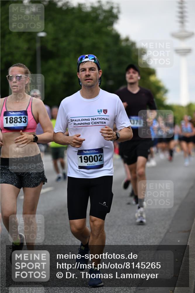 29.06.2025 - hella hamburg halbmarathon Dr. Thomas Lammeyer http://msf.ph/oto/8145265 29.06.2025 10:05:26 Kennedybrücke 1420, 1526, 1726, 2006, 2091, 2167, 2490, 2806, 2936, 3425, 3625, 3663, 3976, 4068, 4319, 4322, 4370, 5675, 6087, 6281, 6302, 6591, 6924, 7287, 7658, 7759, 7761, 8030, 8046, 8326, 8392, 8691, 8822, 9124, 9932, 10281, 10301, 10383, 10576, 10915, 11043 meine-sportfotos.de