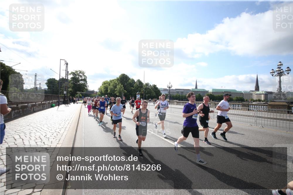 29.06.2025 - hella hamburg halbmarathon Jannik Wohlers http://msf.ph/oto/8145266 29.06.2025 09:56:03 Lombardsbrücke 1452, 1499, 1592, 1628, 1877, 2058, 2082, 2771, 2953, 2996, 3256, 3296, 4065, 4077, 4711, 4833, 5482, 5600, 5607, 5978, 6168, 6286, 6511, 6512, 7383, 7583, 7943, 8361, 8514, 8968, 8996, 9246, 9537, 9695, 9752, 9793, 9820, 9994, 10891, 11018, 11124, 11231, 11455, 11459, 11961, 12490, 12545, 12870, 13007, 13211, 13463, 13688, 13948, 14198, 14286, 15090, 15427, 16369, 16375, 16477, 16891, 16986 meine-sportfotos.de