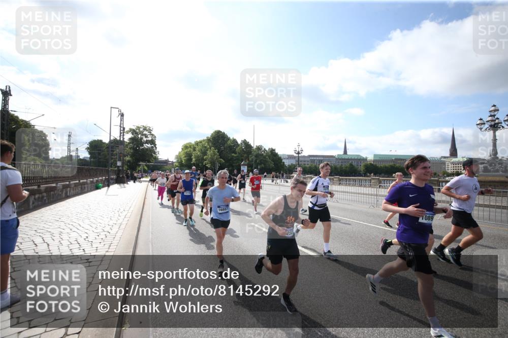 29.06.2025 - hella hamburg halbmarathon Jannik Wohlers http://msf.ph/oto/8145292 29.06.2025 09:56:04 Lombardsbrücke 1452, 1499, 1592, 1628, 1877, 2058, 2082, 2771, 2953, 2996, 3256, 3296, 4065, 4077, 4404, 4711, 4833, 5482, 5600, 5607, 5978, 6168, 6286, 6511, 6512, 7383, 7475, 7583, 7943, 8361, 8514, 8968, 8996, 9246, 9537, 9695, 9752, 9793, 9820, 9994, 10891, 11018, 11124, 11231, 11455, 11459, 11961, 12490, 12545, 12870, 13007, 13211, 13463, 13688, 13948, 14198, 14286, 14408, 14994, 15090, 15427, 16369, 16375, 16477, 16891, 16986 meine-sportfotos.de