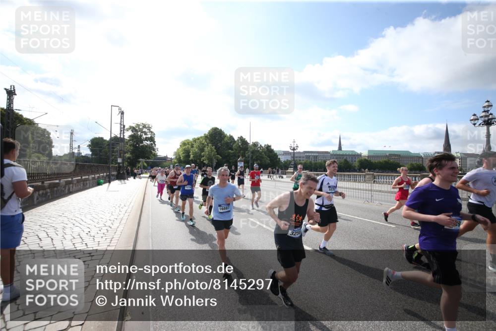 29.06.2025 - hella hamburg halbmarathon Jannik Wohlers http://msf.ph/oto/8145297 29.06.2025 09:56:04 Lombardsbrücke 1452, 1499, 1592, 1628, 1877, 2058, 2082, 2771, 2953, 2996, 3256, 3296, 4065, 4077, 4404, 4711, 4833, 5482, 5600, 5607, 5978, 6168, 6286, 6511, 6512, 7383, 7475, 7583, 7943, 8361, 8514, 8968, 8996, 9246, 9537, 9695, 9752, 9793, 9820, 9994, 10891, 11018, 11124, 11231, 11455, 11459, 11961, 12490, 12545, 12870, 13007, 13211, 13463, 13688, 13948, 14198, 14286, 14408, 14994, 15090, 15427, 16369, 16375, 16477, 16891, 16986 meine-sportfotos.de