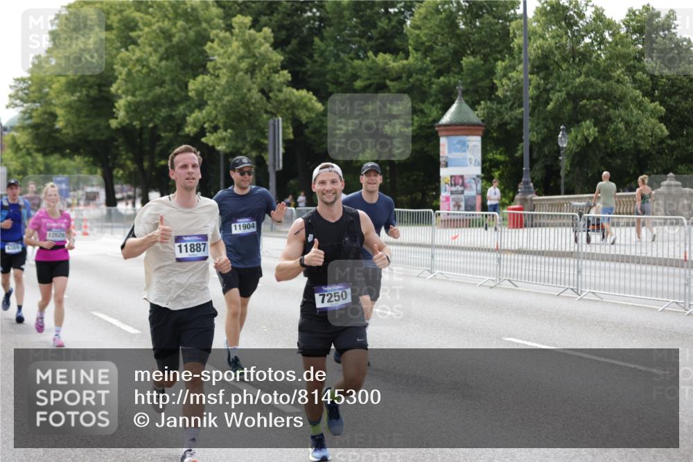 29.06.2025 - hella hamburg halbmarathon Jannik Wohlers http://msf.ph/oto/8145300 29.06.2025 10:10:11 Lombardsbrücke 1573, 4389, 5440, 5990, 5991, 7250, 7685, 9681, 9816, 11180, 11355, 11887, 11904, 11905, 12008, 12629, 13825, 13901, 14679, 14822, 16166, 16344, 17532, 17730, 18949, 19023 meine-sportfotos.de
