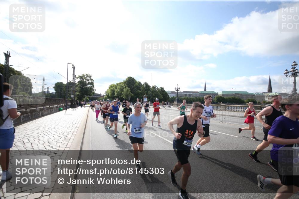 29.06.2025 - hella hamburg halbmarathon Jannik Wohlers http://msf.ph/oto/8145303 29.06.2025 09:56:04 Lombardsbrücke 1452, 1499, 1592, 1628, 1877, 2058, 2082, 2771, 2953, 2996, 3256, 3296, 4065, 4077, 4404, 4711, 4833, 5482, 5600, 5607, 5978, 6168, 6286, 6511, 6512, 7383, 7475, 7583, 7943, 8361, 8514, 8968, 8996, 9246, 9537, 9695, 9752, 9793, 9820, 9994, 10891, 11018, 11124, 11231, 11455, 11459, 11961, 12490, 12545, 12870, 13007, 13211, 13463, 13688, 13948, 14198, 14286, 14408, 14994, 15090, 15427, 16369, 16375, 16477, 16891, 16986 meine-sportfotos.de