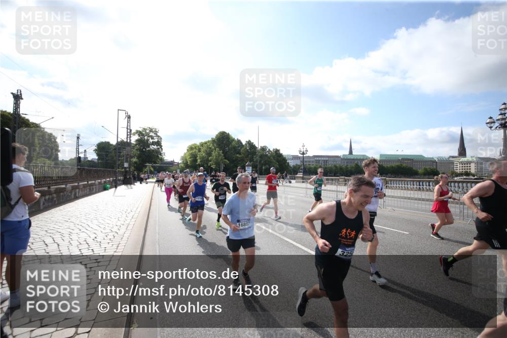 29.06.2025 - hella hamburg halbmarathon Jannik Wohlers http://msf.ph/oto/8145308 29.06.2025 09:56:04 Lombardsbrücke 1452, 1499, 1592, 1628, 1877, 2058, 2082, 2771, 2953, 2996, 3256, 3296, 4065, 4077, 4404, 4711, 4833, 5482, 5600, 5607, 5978, 6168, 6286, 6511, 6512, 7383, 7475, 7583, 7943, 8361, 8514, 8968, 8996, 9246, 9537, 9695, 9752, 9793, 9820, 9994, 10891, 11018, 11124, 11231, 11455, 11459, 11961, 12490, 12545, 12870, 13007, 13211, 13463, 13688, 13948, 14198, 14286, 14408, 14994, 15090, 15427, 16369, 16375, 16477, 16891, 16986 meine-sportfotos.de