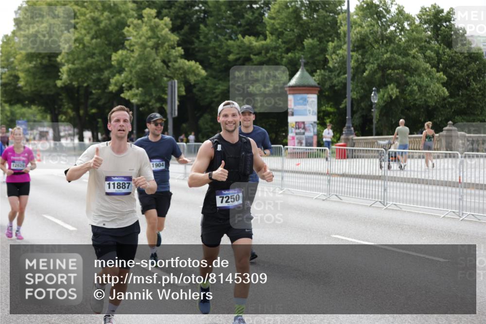 29.06.2025 - hella hamburg halbmarathon Jannik Wohlers http://msf.ph/oto/8145309 29.06.2025 10:10:11 Lombardsbrücke 1573, 4389, 5440, 5990, 5991, 7250, 7685, 9681, 9816, 11180, 11355, 11887, 11904, 11905, 12008, 12629, 13825, 13901, 14679, 14822, 16166, 16344, 17532, 17730, 18949, 19023 meine-sportfotos.de