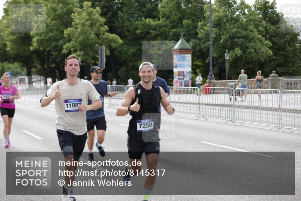 29.06.2025 - hella hamburg halbmarathon Jannik Wohlers http://msf.ph/oto/8145317 29.06.2025 10:10:12 Lombardsbrücke 1573, 4389, 5440, 5990, 5991, 7250, 7685, 9681, 11355, 11887, 11904, 11905, 12008, 12629, 13825, 13901, 14679, 16166, 16344, 17532, 17730, 18949, 19023 meine-sportfotos.de