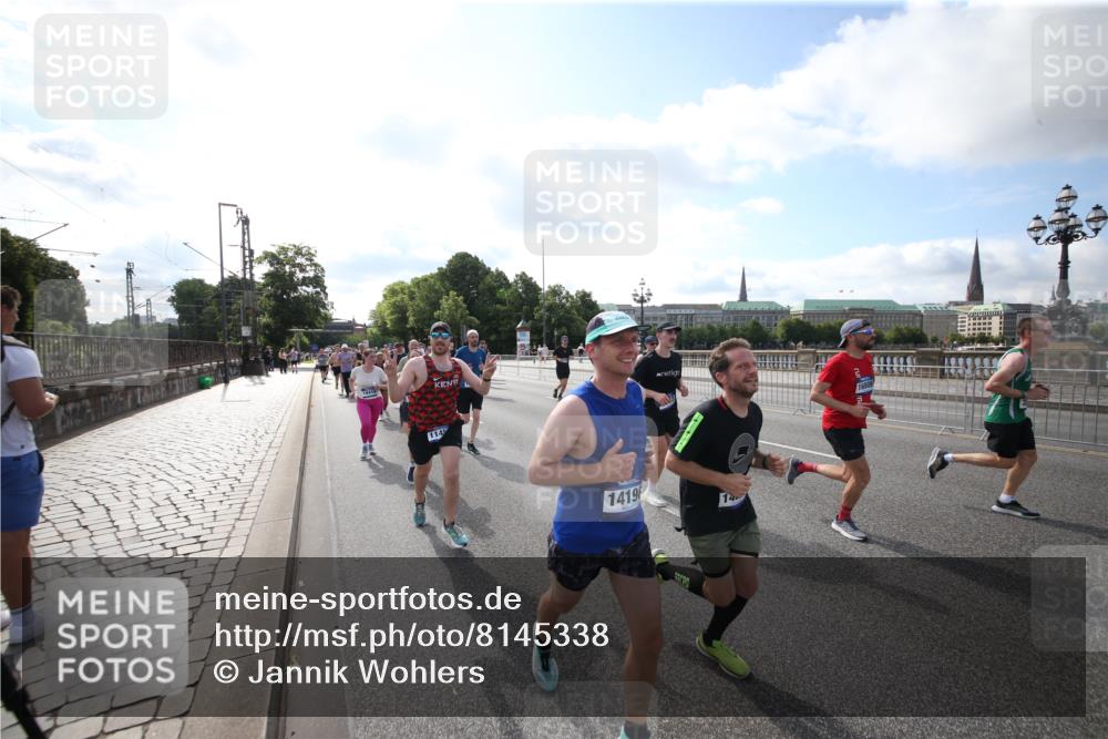 29.06.2025 - hella hamburg halbmarathon Jannik Wohlers http://msf.ph/oto/8145338 29.06.2025 09:56:05 Lombardsbrücke 1452, 1499, 1592, 1628, 1877, 2058, 2082, 2771, 2953, 2996, 3256, 3296, 4065, 4077, 4404, 4711, 4833, 5482, 5600, 5607, 5978, 6168, 6286, 6511, 6512, 6561, 6562, 7383, 7475, 7583, 7943, 8361, 8514, 8968, 8996, 9246, 9537, 9597, 9695, 9752, 9793, 9820, 9994, 10508, 10891, 11018, 11124, 11231, 11455, 11459, 11809, 11961, 12490, 12545, 13007, 13211, 13463, 13688, 13948, 14198, 14286, 14408, 14994, 15090, 15427, 16369, 16375, 16477, 16891, 16986 meine-sportfotos.de