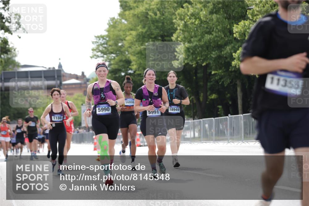 29.06.2025 - hella hamburg halbmarathon Jannik Wohlers http://msf.ph/oto/8145348 29.06.2025 10:10:18 Lombardsbrücke 1186, 4389, 5990, 5991, 7250, 9169, 9681, 9829, 11355, 11887, 11904, 11905, 12008, 12629, 13588, 13594, 13825, 13901, 14679, 15214, 16344, 16808, 17532, 18949 meine-sportfotos.de