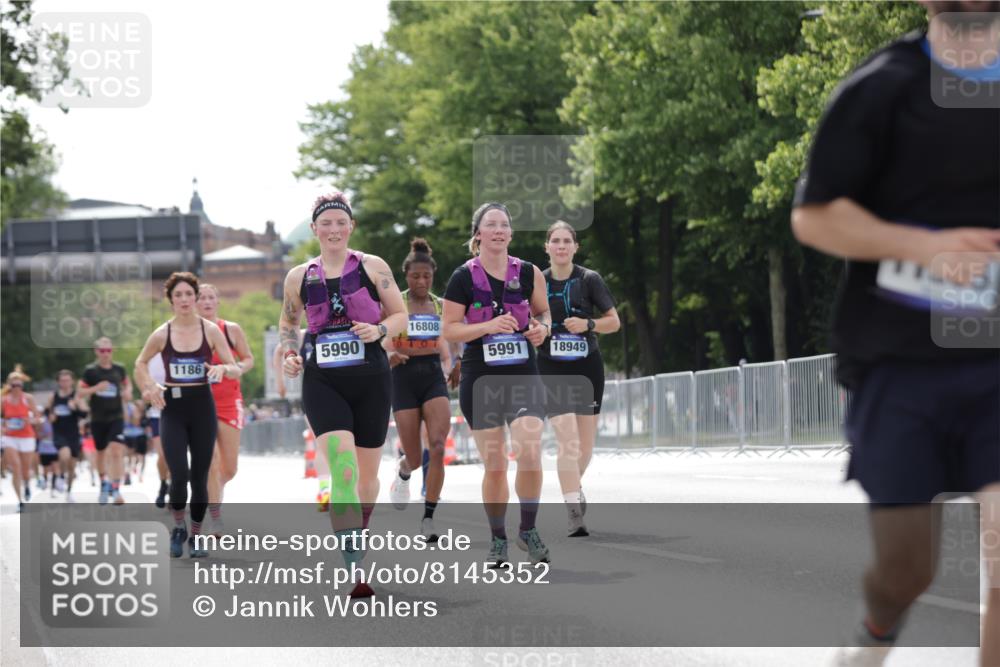 29.06.2025 - hella hamburg halbmarathon Jannik Wohlers http://msf.ph/oto/8145352 29.06.2025 10:10:18 Lombardsbrücke 1186, 4389, 5990, 5991, 7250, 9169, 9681, 9829, 11355, 11887, 11904, 11905, 12008, 12629, 13588, 13594, 13825, 13901, 14679, 15214, 16344, 16808, 17532, 18949 meine-sportfotos.de