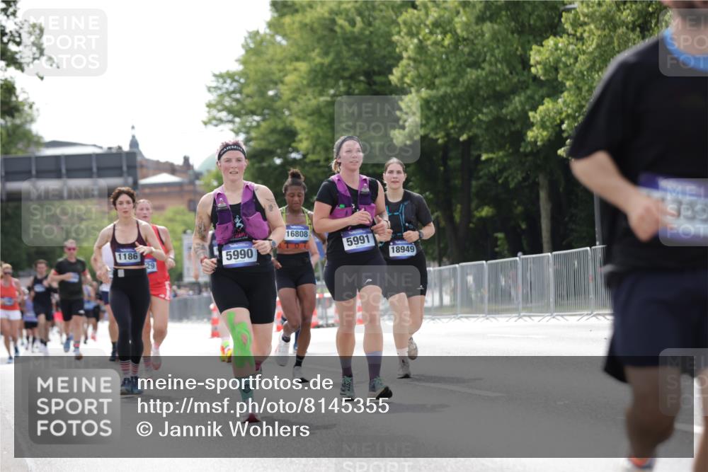 29.06.2025 - hella hamburg halbmarathon Jannik Wohlers http://msf.ph/oto/8145355 29.06.2025 10:10:18 Lombardsbrücke 1186, 4389, 5990, 5991, 7250, 9169, 9681, 9829, 11355, 11887, 11904, 11905, 12008, 12629, 13588, 13594, 13825, 13901, 14679, 15214, 16344, 16808, 17532, 18949 meine-sportfotos.de