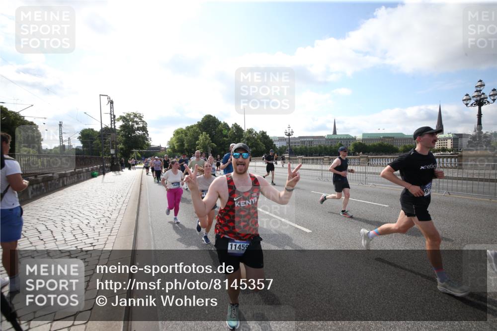 29.06.2025 - hella hamburg halbmarathon Jannik Wohlers http://msf.ph/oto/8145357 29.06.2025 09:56:06 Lombardsbrücke 1452, 1592, 1628, 1877, 2058, 2082, 2771, 2953, 2996, 3256, 3296, 4065, 4077, 4404, 4711, 4833, 5482, 5600, 5607, 5978, 6286, 6511, 6512, 6561, 6562, 7383, 7475, 7583, 8361, 8514, 8968, 8996, 9246, 9537, 9597, 9695, 9752, 9793, 9820, 9994, 10508, 10891, 11018, 11124, 11231, 11455, 11459, 11809, 11961, 12490, 12545, 12584, 13211, 13394, 13463, 13688, 13948, 14198, 14286, 14408, 14990, 14994, 15090, 15427, 16369, 16375, 16477, 16891, 16986 meine-sportfotos.de