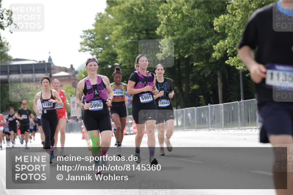 29.06.2025 - hella hamburg halbmarathon Jannik Wohlers http://msf.ph/oto/8145360 29.06.2025 10:10:18 Lombardsbrücke 1186, 4389, 5990, 5991, 7250, 9169, 9681, 9829, 11355, 11887, 11904, 11905, 12008, 12629, 13588, 13594, 13825, 13901, 14679, 15214, 16344, 16808, 17532, 18949 meine-sportfotos.de