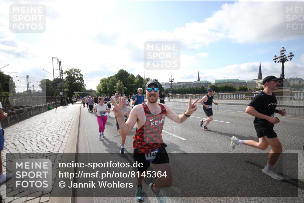 29.06.2025 - hella hamburg halbmarathon Jannik Wohlers http://msf.ph/oto/8145364 29.06.2025 09:56:06 Lombardsbrücke 1452, 1592, 1628, 1877, 2058, 2082, 2771, 2953, 2996, 3256, 3296, 4065, 4077, 4404, 4711, 4833, 5482, 5600, 5607, 5978, 6286, 6511, 6512, 6561, 6562, 7383, 7475, 7583, 8361, 8514, 8968, 8996, 9246, 9537, 9597, 9695, 9752, 9793, 9820, 9994, 10508, 10891, 11018, 11124, 11231, 11455, 11459, 11809, 11961, 12490, 12545, 12584, 13211, 13394, 13463, 13688, 13948, 14198, 14286, 14408, 14990, 14994, 15090, 15427, 16369, 16375, 16477, 16891, 16986 meine-sportfotos.de