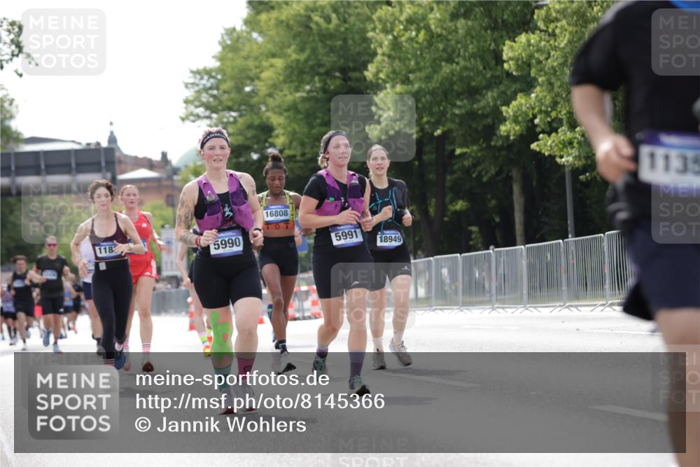 29.06.2025 - hella hamburg halbmarathon Jannik Wohlers http://msf.ph/oto/8145366 29.06.2025 10:10:18 Lombardsbrücke 1186, 4389, 5990, 5991, 7250, 9169, 9681, 9829, 11355, 11887, 11904, 11905, 12008, 12629, 13588, 13594, 13825, 13901, 14679, 15214, 16344, 16808, 17532, 18949 meine-sportfotos.de