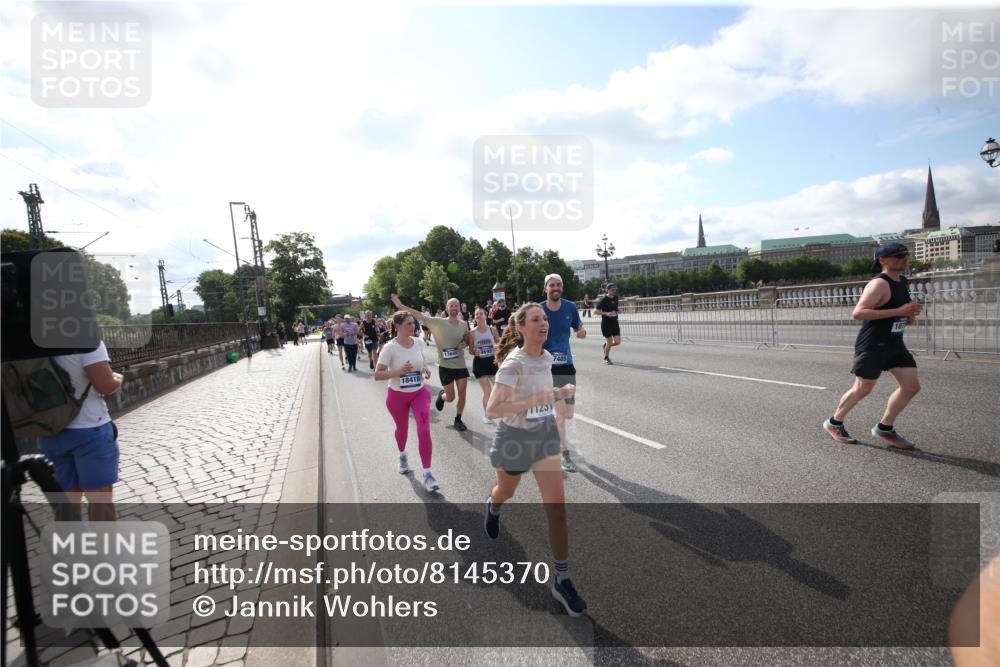 29.06.2025 - hella hamburg halbmarathon Jannik Wohlers http://msf.ph/oto/8145370 29.06.2025 09:56:06 Lombardsbrücke 1452, 1592, 1628, 1877, 2058, 2082, 2771, 2953, 2996, 3256, 3296, 4065, 4077, 4404, 4711, 4833, 5482, 5600, 5607, 5978, 6286, 6511, 6512, 6561, 6562, 7383, 7475, 7583, 8361, 8514, 8968, 8996, 9246, 9537, 9597, 9695, 9752, 9793, 9820, 9994, 10508, 10891, 11018, 11124, 11231, 11455, 11459, 11809, 11961, 12490, 12545, 12584, 13211, 13394, 13463, 13688, 13948, 14198, 14286, 14408, 14990, 14994, 15090, 15427, 16369, 16375, 16477, 16891, 16986 meine-sportfotos.de