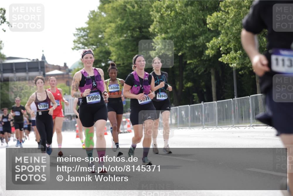 29.06.2025 - hella hamburg halbmarathon Jannik Wohlers http://msf.ph/oto/8145371 29.06.2025 10:10:18 Lombardsbrücke 1186, 4389, 5990, 5991, 7250, 9169, 9681, 9829, 11355, 11887, 11904, 11905, 12008, 12629, 13588, 13594, 13825, 13901, 14679, 15214, 16344, 16808, 17532, 18949 meine-sportfotos.de