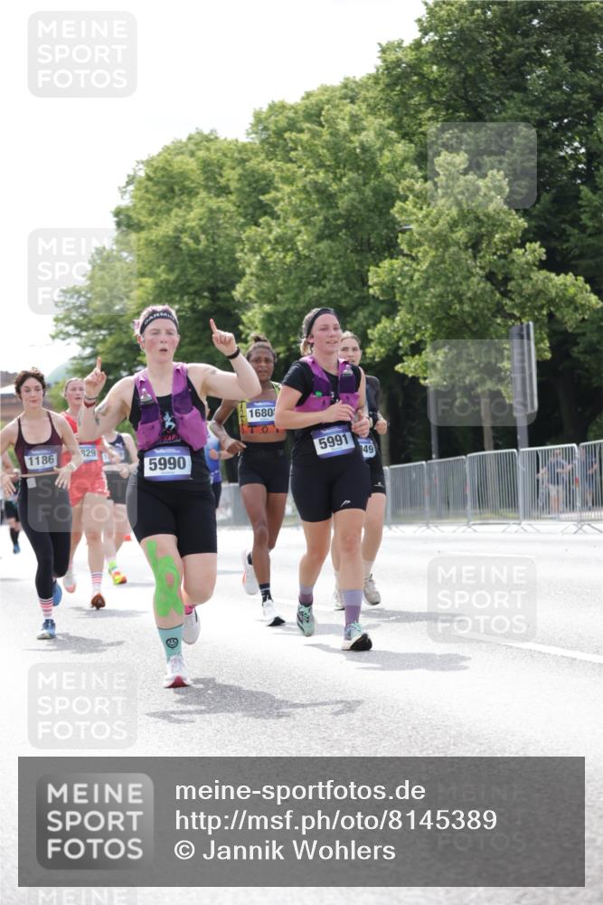 29.06.2025 - hella hamburg halbmarathon Jannik Wohlers http://msf.ph/oto/8145389 29.06.2025 10:10:19 Lombardsbrücke 1186, 4389, 5990, 5991, 7250, 9169, 9681, 9829, 11355, 11887, 11904, 11905, 12426, 12629, 13588, 13594, 13825, 13901, 15214, 16344, 16808, 17532, 18949 meine-sportfotos.de