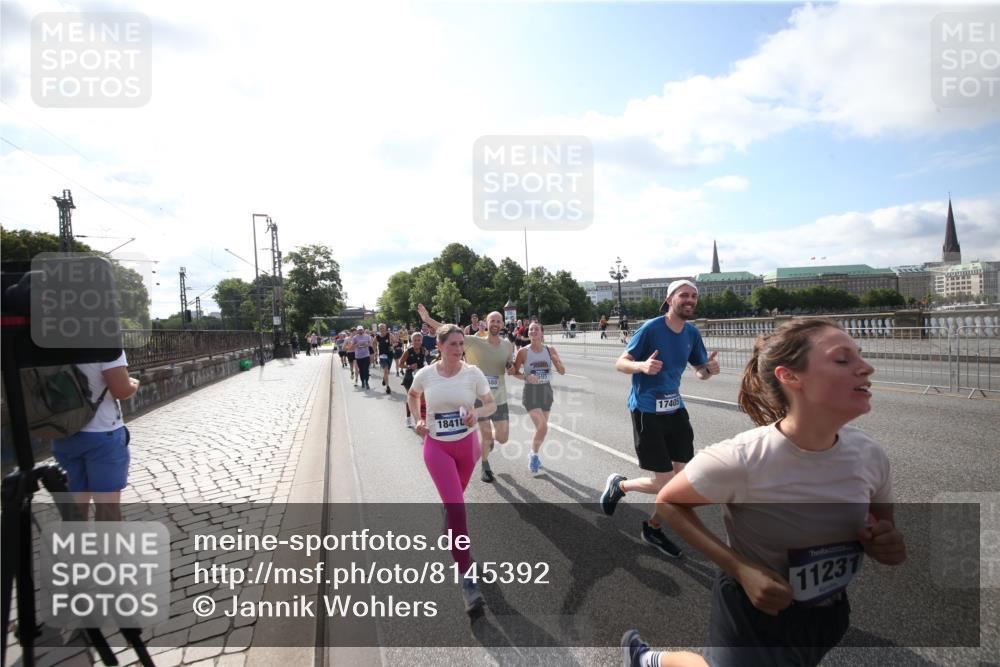29.06.2025 - hella hamburg halbmarathon Jannik Wohlers http://msf.ph/oto/8145392 29.06.2025 09:56:07 Lombardsbrücke 1452, 1592, 1628, 1877, 2058, 2082, 2771, 2953, 2996, 3256, 3296, 4065, 4077, 4404, 4711, 4833, 5482, 5600, 5978, 6286, 6511, 6512, 6561, 6562, 7383, 7475, 7583, 8261, 8361, 8968, 8996, 9246, 9537, 9597, 9695, 9752, 9793, 9820, 9994, 10508, 10891, 11018, 11124, 11231, 11455, 11459, 11809, 11961, 12490, 12545, 12584, 13211, 13394, 13463, 13688, 14198, 14286, 14408, 14990, 14994, 15090, 15427, 16369, 16375, 16891, 16986 meine-sportfotos.de