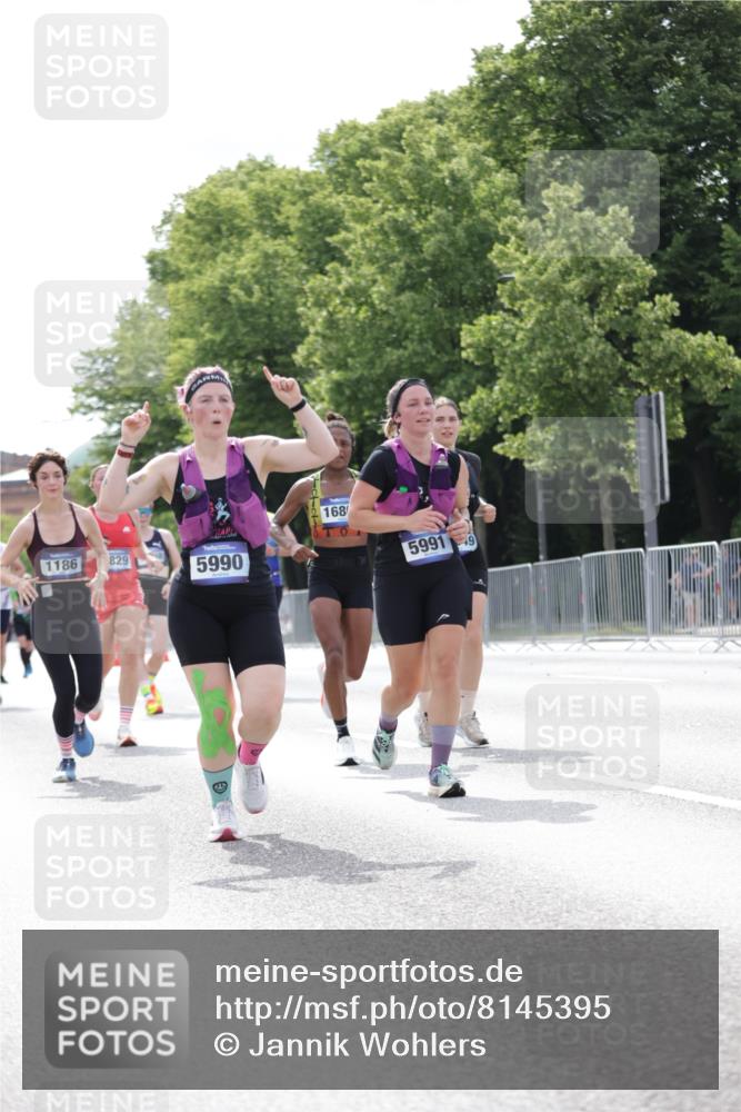 29.06.2025 - hella hamburg halbmarathon Jannik Wohlers http://msf.ph/oto/8145395 29.06.2025 10:10:19 Lombardsbrücke 1186, 4389, 5990, 5991, 7250, 9169, 9681, 9829, 11355, 11887, 11904, 11905, 12426, 12629, 13588, 13594, 13825, 13901, 15214, 16344, 16808, 17532, 18949 meine-sportfotos.de