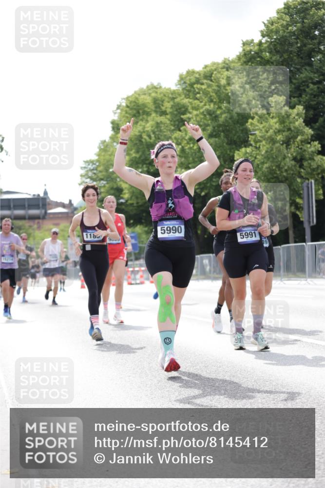 29.06.2025 - hella hamburg halbmarathon Jannik Wohlers http://msf.ph/oto/8145412 29.06.2025 10:10:20 Lombardsbrücke 1186, 4389, 5990, 5991, 7250, 9169, 9681, 9829, 11355, 11887, 11904, 11905, 12426, 12629, 13588, 13594, 13825, 13901, 15214, 16344, 16808, 17532, 18949 meine-sportfotos.de
