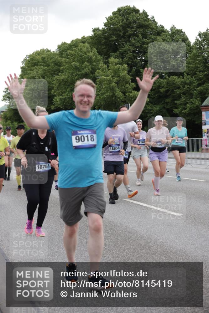 29.06.2025 - hella hamburg halbmarathon Jannik Wohlers http://msf.ph/oto/8145419 29.06.2025 10:47:02 Lombardsbrücke 1434, 1463, 1523, 1704, 2148, 2407, 2882, 2994, 3339, 4037, 4184, 4325, 4806, 4895, 4974, 4975, 5621, 5622, 5895, 6255, 6256, 6879, 6995, 7403, 7630, 7631, 8105, 8270, 8915, 8953, 9018, 9273, 9969, 9972, 10075, 10206, 10903, 11276, 11351, 11378, 11458, 11730, 11738, 13349, 13737, 13806, 13819, 13830, 13898, 13909, 14197, 14441, 14516, 14517, 15413, 16018, 16337, 16552, 17122, 17216, 17514, 18258, 18415, 18753, 18781, 18852, 18858 meine-sportfotos.de