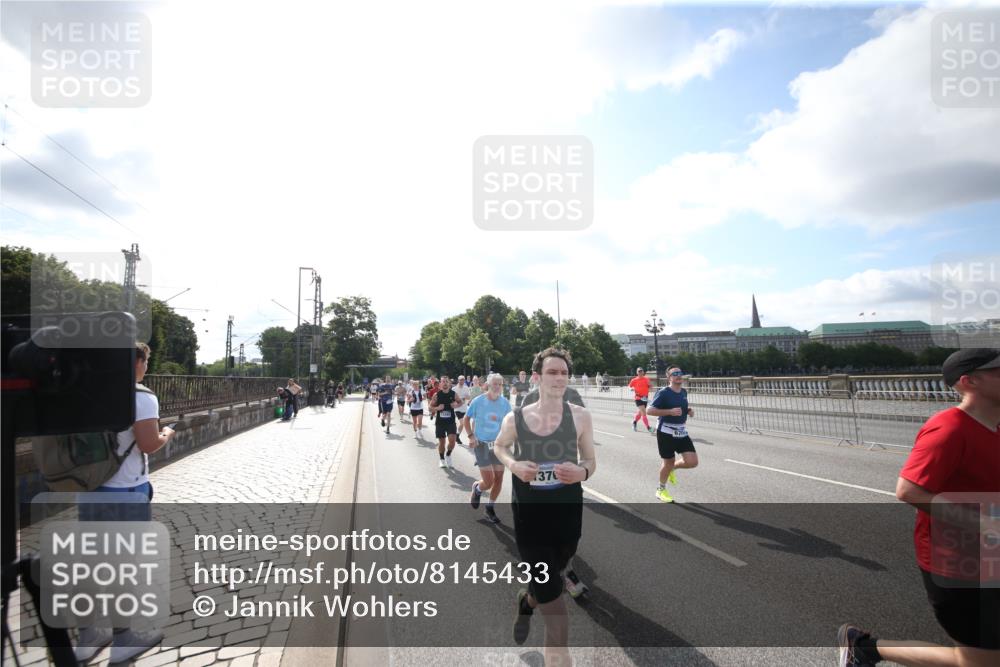 29.06.2025 - hella hamburg halbmarathon Jannik Wohlers http://msf.ph/oto/8145433 29.06.2025 09:57:04 Lombardsbrücke 1030, 1086, 1193, 1422, 2119, 2252, 2444, 2595, 2855, 3048, 3096, 3103, 3698, 3999, 4261, 4299, 4558, 4986, 5013, 5018, 5021, 5024, 5633, 5820, 5907, 6125, 6374, 6720, 6762, 6795, 6942, 7221, 7397, 7742, 7930, 7932, 8172, 8447, 9316, 10191, 10192, 10215, 10368, 10376, 10667, 11143, 11339, 11430, 11579, 12235, 12348, 12421, 12440, 12489, 12580, 12607, 12840, 13701, 13761, 14122, 14737, 14881, 15146, 15480, 15484, 15720, 15897, 16043, 16047, 16800, 17129, 17130, 17179 meine-sportfotos.de