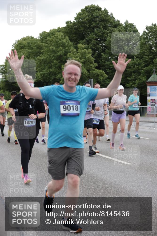 29.06.2025 - hella hamburg halbmarathon Jannik Wohlers http://msf.ph/oto/8145436 29.06.2025 10:47:02 Lombardsbrücke 1434, 1463, 1523, 1704, 2148, 2407, 2882, 2994, 3339, 4037, 4184, 4325, 4806, 4895, 4974, 4975, 5621, 5622, 5895, 6255, 6256, 6879, 6995, 7403, 7630, 7631, 8105, 8270, 8915, 8953, 9018, 9273, 9969, 9972, 10075, 10206, 10903, 11276, 11351, 11378, 11458, 11730, 11738, 13349, 13737, 13806, 13819, 13830, 13898, 13909, 14197, 14441, 14516, 14517, 15413, 16018, 16337, 16552, 17122, 17216, 17514, 18258, 18415, 18753, 18781, 18852, 18858 meine-sportfotos.de