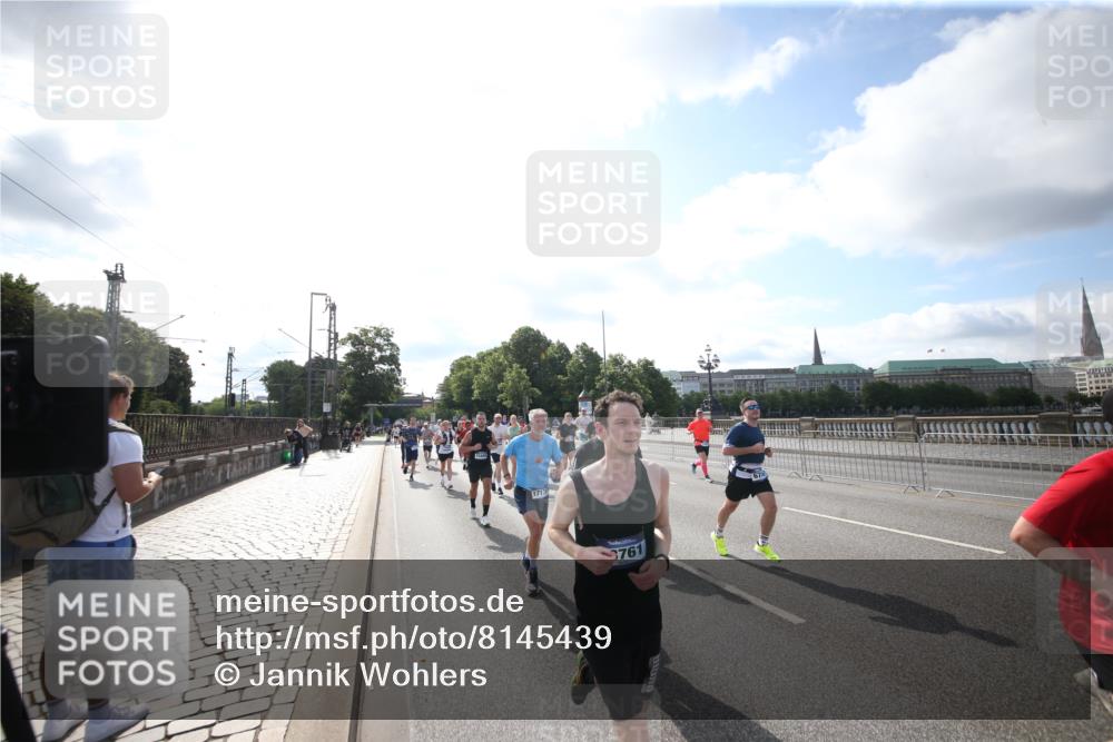 29.06.2025 - hella hamburg halbmarathon Jannik Wohlers http://msf.ph/oto/8145439 29.06.2025 09:57:04 Lombardsbrücke 1030, 1086, 1193, 1422, 2119, 2252, 2444, 2595, 2855, 3048, 3096, 3103, 3698, 3999, 4261, 4299, 4558, 4986, 5013, 5018, 5021, 5024, 5633, 5820, 5907, 6125, 6374, 6720, 6762, 6795, 6942, 7221, 7397, 7742, 7930, 7932, 8172, 8447, 9316, 10191, 10192, 10215, 10368, 10376, 10667, 11143, 11339, 11430, 11579, 12235, 12348, 12421, 12440, 12489, 12580, 12607, 12840, 13701, 13761, 14122, 14737, 14881, 15146, 15480, 15484, 15720, 15897, 16043, 16047, 16800, 17129, 17130, 17179 meine-sportfotos.de