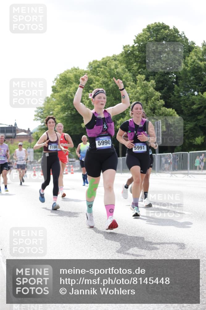 29.06.2025 - hella hamburg halbmarathon Jannik Wohlers http://msf.ph/oto/8145448 29.06.2025 10:10:20 Lombardsbrücke 1186, 4389, 5990, 5991, 7250, 9169, 9681, 9829, 11355, 11887, 11904, 11905, 12426, 12629, 13588, 13594, 13825, 13901, 15214, 16344, 16808, 17532, 18949 meine-sportfotos.de