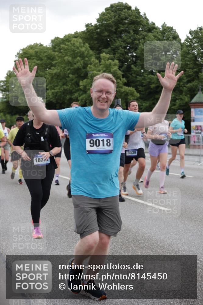 29.06.2025 - hella hamburg halbmarathon Jannik Wohlers http://msf.ph/oto/8145450 29.06.2025 10:47:02 Lombardsbrücke 1434, 1463, 1523, 1704, 2148, 2407, 2882, 2994, 3339, 4037, 4184, 4325, 4806, 4895, 4974, 4975, 5621, 5622, 5895, 6255, 6256, 6879, 6995, 7403, 7630, 7631, 8105, 8270, 8915, 8953, 9018, 9273, 9969, 9972, 10075, 10206, 10903, 11276, 11351, 11378, 11458, 11730, 11738, 13349, 13737, 13806, 13819, 13830, 13898, 13909, 14197, 14441, 14516, 14517, 15413, 16018, 16337, 16552, 17122, 17216, 17514, 18258, 18415, 18753, 18781, 18852, 18858 meine-sportfotos.de