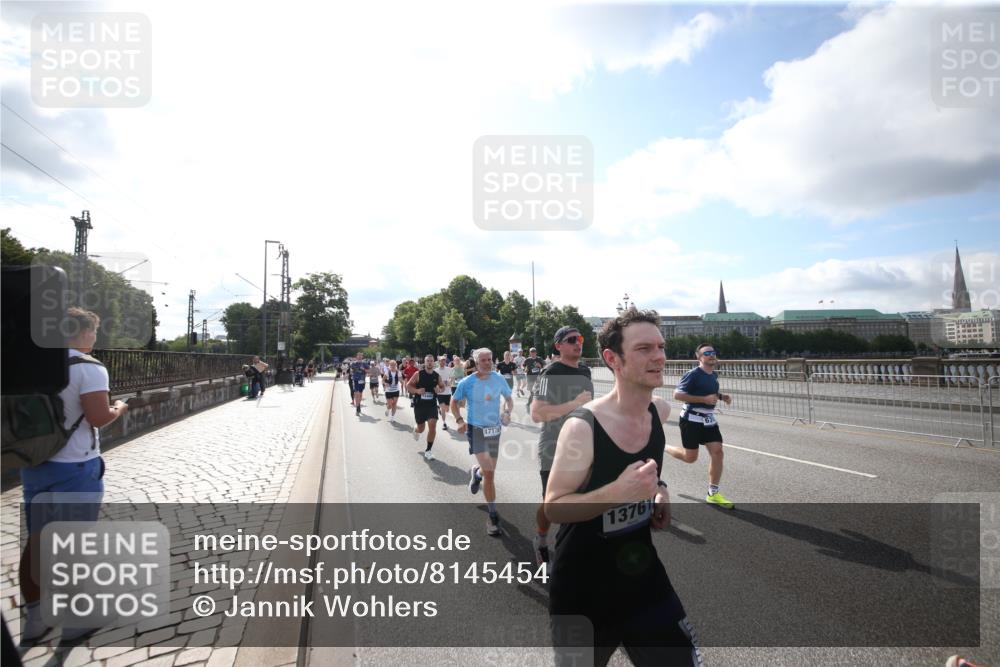 29.06.2025 - hella hamburg halbmarathon Jannik Wohlers http://msf.ph/oto/8145454 29.06.2025 09:57:04 Lombardsbrücke 1030, 1086, 1193, 1422, 2119, 2252, 2444, 2595, 2855, 3048, 3096, 3103, 3698, 3999, 4261, 4299, 4558, 4986, 5013, 5018, 5021, 5024, 5633, 5820, 5907, 6125, 6374, 6720, 6762, 6795, 6942, 7221, 7397, 7742, 7930, 7932, 8172, 8447, 9316, 10191, 10192, 10215, 10368, 10376, 10667, 11143, 11339, 11430, 11579, 12235, 12348, 12421, 12440, 12489, 12580, 12607, 12840, 13701, 13761, 14122, 14737, 14881, 15146, 15480, 15484, 15720, 15897, 16043, 16047, 16800, 17129, 17130, 17179 meine-sportfotos.de