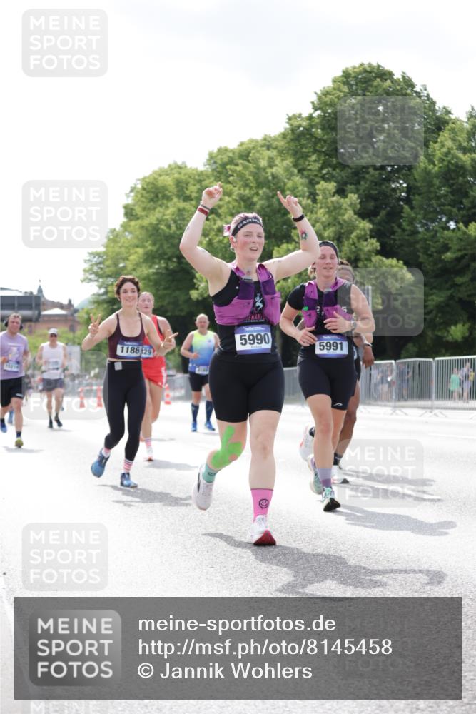 29.06.2025 - hella hamburg halbmarathon Jannik Wohlers http://msf.ph/oto/8145458 29.06.2025 10:10:20 Lombardsbrücke 1186, 4389, 5990, 5991, 7250, 9169, 9681, 9829, 11355, 11887, 11904, 11905, 12426, 12629, 13588, 13594, 13825, 13901, 15214, 16344, 16808, 17532, 18949 meine-sportfotos.de