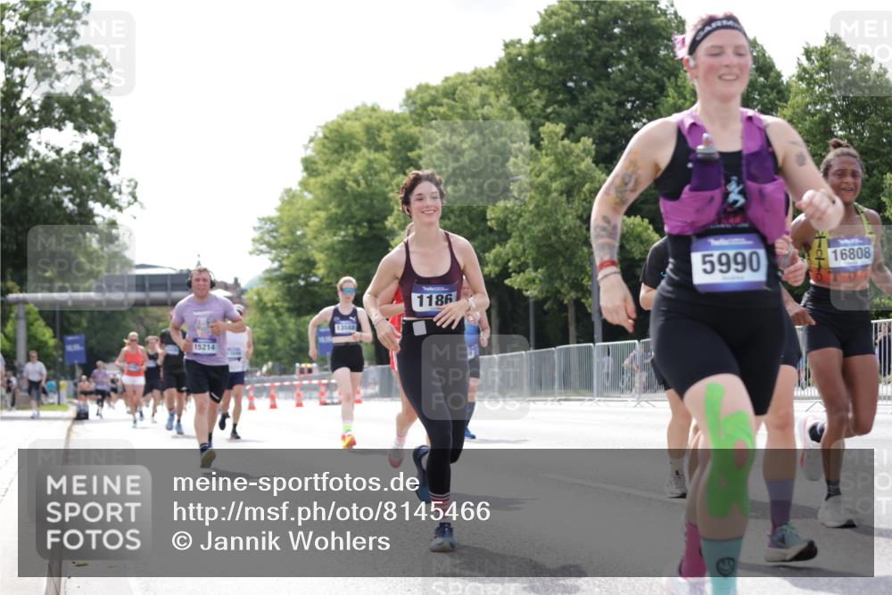 29.06.2025 - hella hamburg halbmarathon Jannik Wohlers http://msf.ph/oto/8145466 29.06.2025 10:10:21 Lombardsbrücke 1166, 1186, 4389, 5990, 5991, 7250, 9169, 9681, 9829, 11355, 11887, 11904, 11905, 12426, 12629, 13588, 13594, 13825, 15214, 16344, 16808, 17532, 18949 meine-sportfotos.de