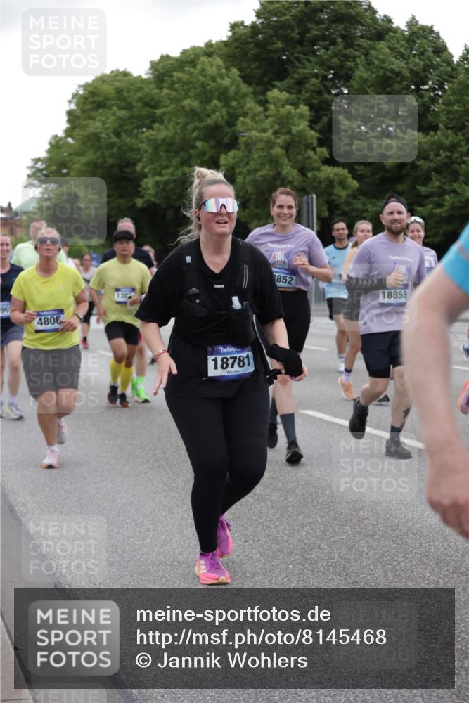 29.06.2025 - hella hamburg halbmarathon Jannik Wohlers http://msf.ph/oto/8145468 29.06.2025 10:47:03 Lombardsbrücke 1434, 1463, 1523, 1704, 2148, 2407, 2882, 2994, 3339, 4037, 4184, 4325, 4806, 4895, 4974, 4975, 5621, 5622, 5895, 6255, 6256, 6879, 6995, 7403, 7630, 7631, 8105, 8270, 8915, 8953, 9018, 9273, 9969, 9972, 10075, 10206, 10903, 11276, 11351, 11378, 11458, 11730, 11738, 13349, 13737, 13806, 13830, 13898, 13909, 14197, 14441, 14516, 14517, 15413, 16018, 16337, 16552, 17122, 17216, 17514, 18258, 18415, 18623, 18781, 18852, 18858 meine-sportfotos.de