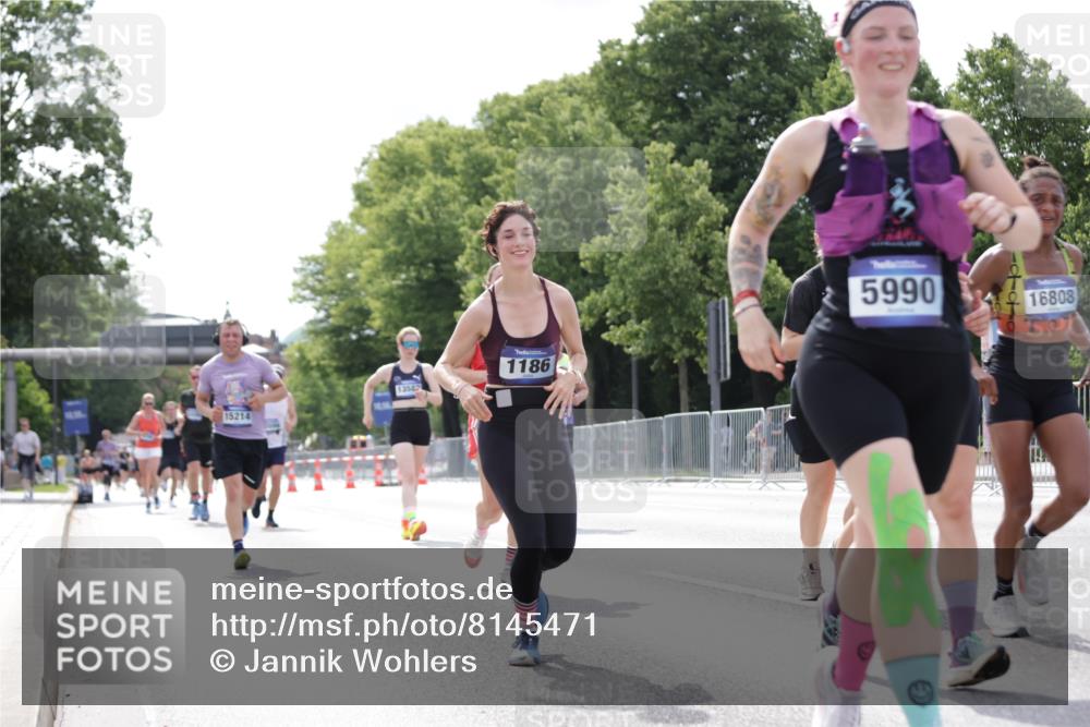 29.06.2025 - hella hamburg halbmarathon Jannik Wohlers http://msf.ph/oto/8145471 29.06.2025 10:10:21 Lombardsbrücke 1166, 1186, 4389, 5990, 5991, 7250, 9169, 9681, 9829, 11355, 11887, 11904, 11905, 12426, 12629, 13588, 13594, 13825, 15214, 16344, 16808, 17532, 18949 meine-sportfotos.de