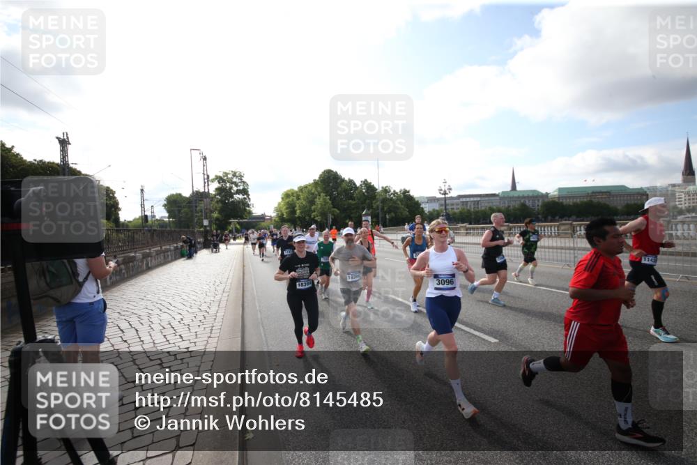 29.06.2025 - hella hamburg halbmarathon Jannik Wohlers http://msf.ph/oto/8145485 29.06.2025 09:57:08 Lombardsbrücke 1030, 1086, 1193, 1422, 2119, 2252, 2444, 2488, 2855, 3048, 3096, 3103, 3698, 3999, 4261, 4299, 4379, 4558, 4986, 5018, 5024, 5633, 5820, 5907, 6125, 6374, 6762, 6795, 6942, 7221, 7397, 7742, 7930, 7932, 8172, 8413, 8447, 10191, 10192, 10215, 10368, 10376, 10667, 11143, 11430, 11512, 11579, 12348, 12440, 12607, 12840, 13701, 13750, 13761, 14122, 14737, 14881, 15146, 15395, 15480, 15720, 16039, 16043, 16047, 16285, 16800, 17130, 17179, 17640, 17642 meine-sportfotos.de