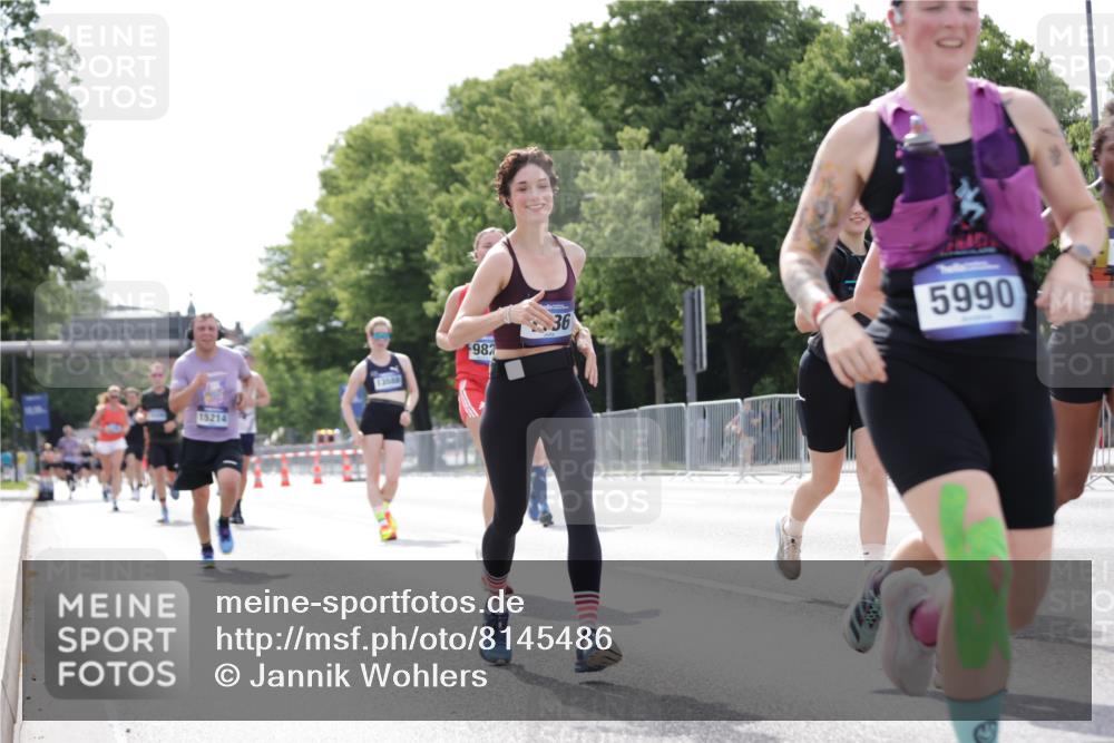 29.06.2025 - hella hamburg halbmarathon Jannik Wohlers http://msf.ph/oto/8145486 29.06.2025 10:10:22 Lombardsbrücke 1166, 1186, 4389, 5990, 5991, 7250, 9169, 9681, 9829, 11355, 11887, 11904, 11905, 12426, 12629, 13588, 13594, 13825, 14270, 15214, 16808, 17532, 18949 meine-sportfotos.de
